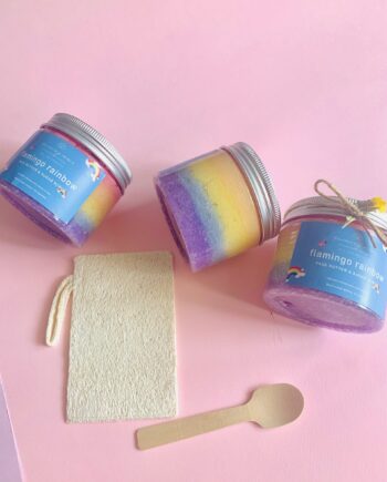 Scrub απολέπισης προσώπο με φυτικό βούτυρο καριτέ, ζάχαρη και άρωμα πορτοκάλι. Flamingo Rainbow Butter Face Scrub – Harmony Muse